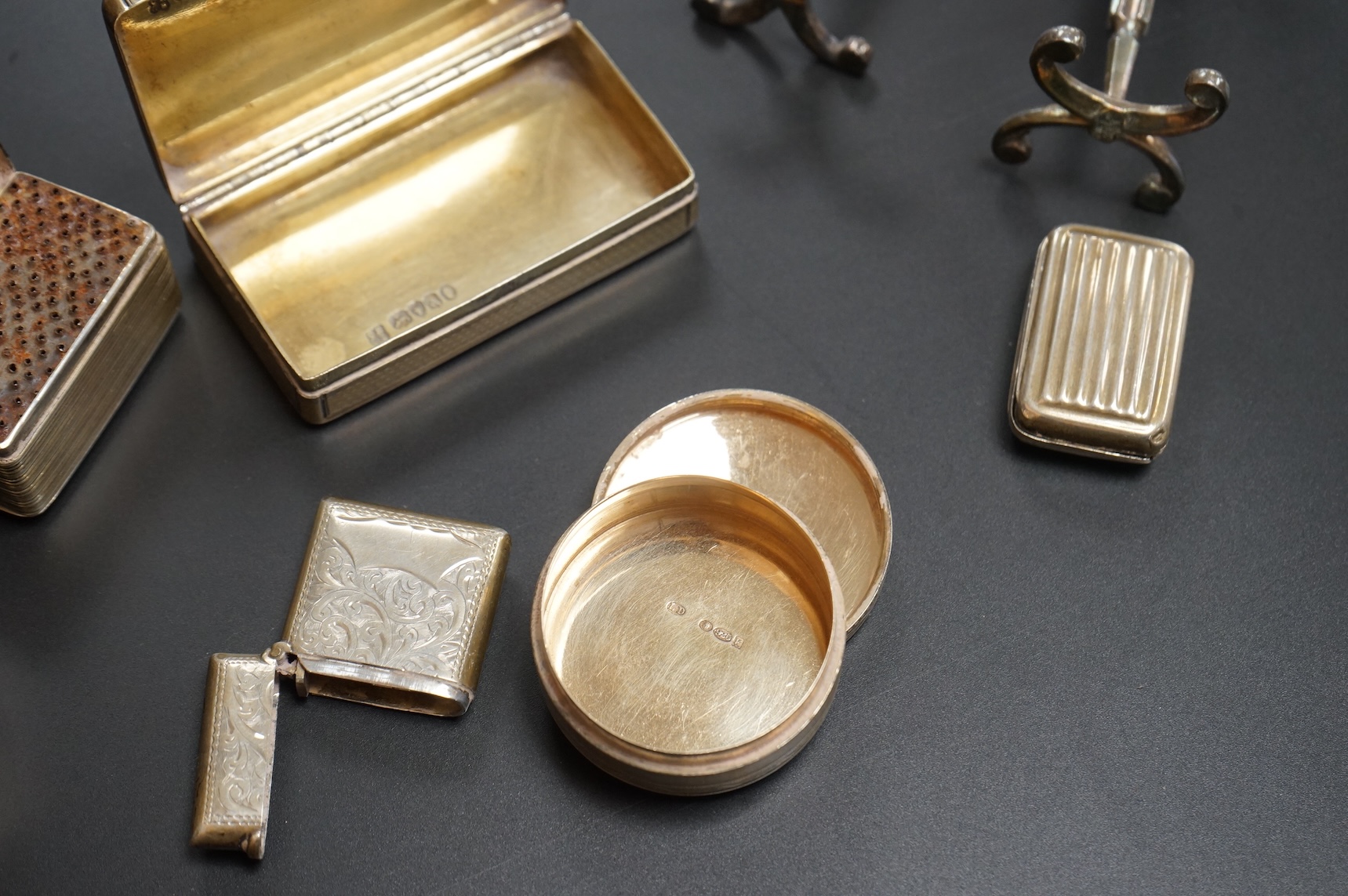 Small collectable silver including a William IV nutmeg grater by Nathaniel Mills, Birmingham, 1836, a similar snuff box, London, 1836, a 19th century vinaigrette(a.f.), a silver vesta case, an Edwardian silver pill box,